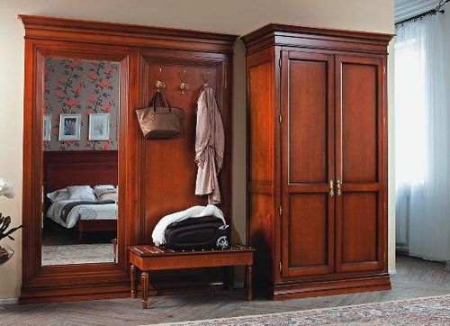 Положительные качества мебели в прихожую из древесины сосны